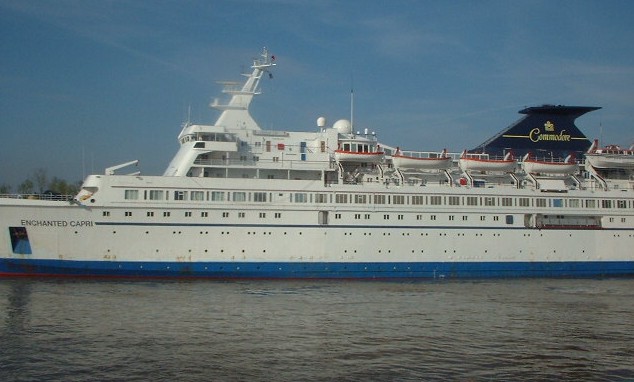 bankrupt cruise ship.jpg (61162 bytes)